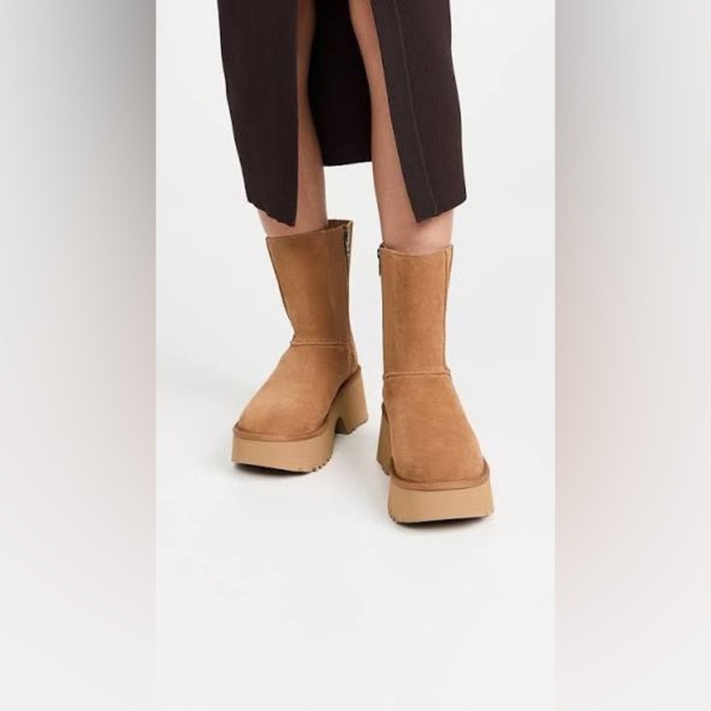 UGG NWT
Women's Classic Short New Heights Booties - Picture 5 of 16